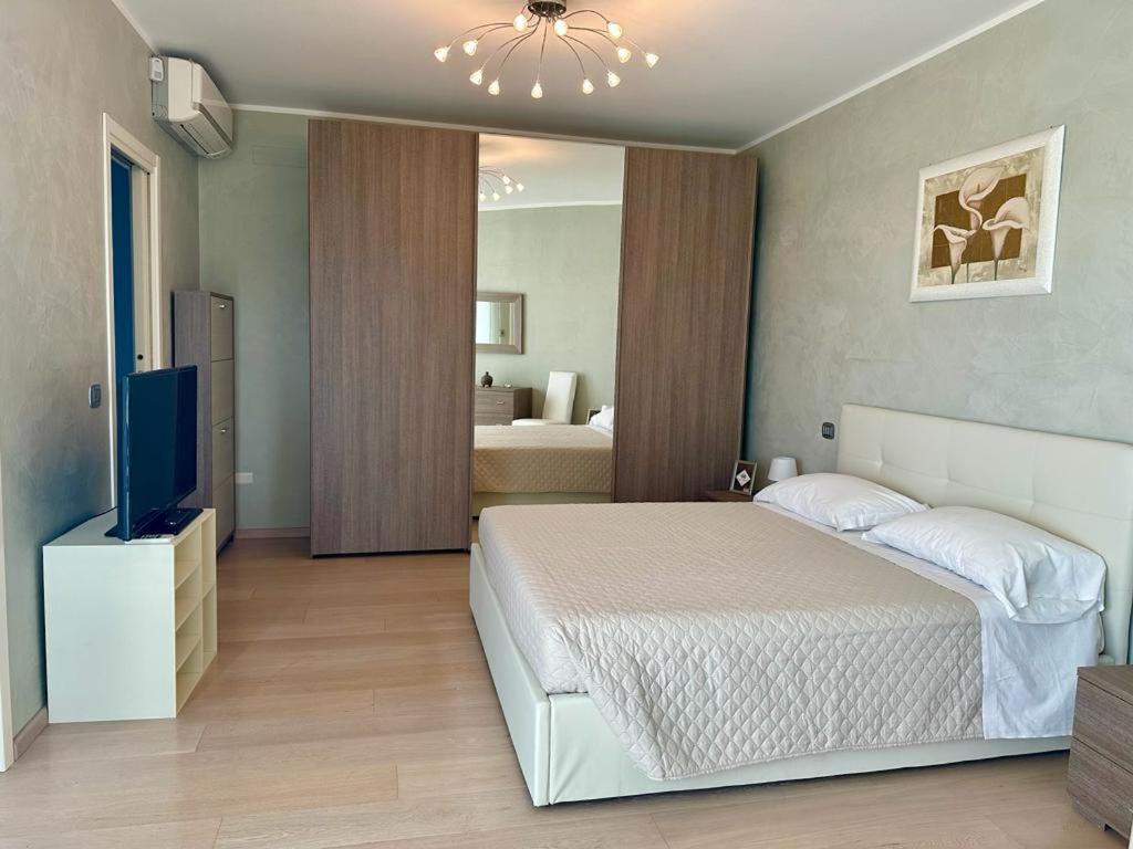Sigis House - Independent Apartment Sea View Fiumicino Esterno foto